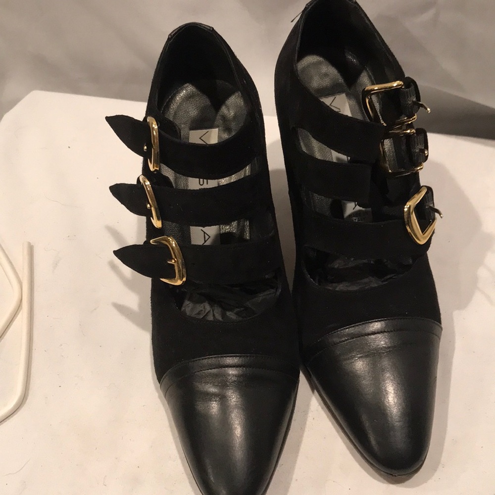 Via Spiga made in Italy size 5 1/2 be black leather toe suede body